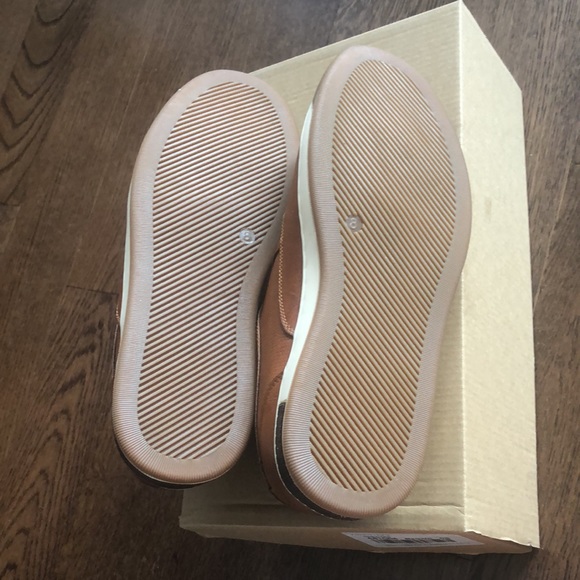 Jonsen NEW IN BOX Brown Men’s Memory Foam Sneaker. Size 8. - Picture 4 of 4